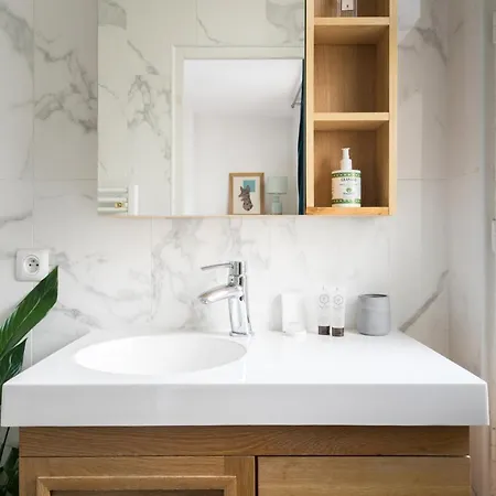Apartment Cmg Hopital Saint-louis/ Moinon Ix
